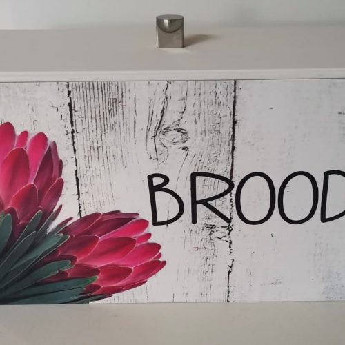 Breadbin Red Protea (Photo)