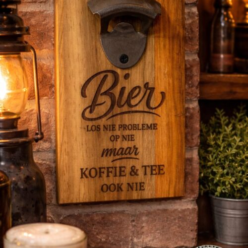 Mounted Bottle Opener – Kiaat – Bier los nie probleme op nie